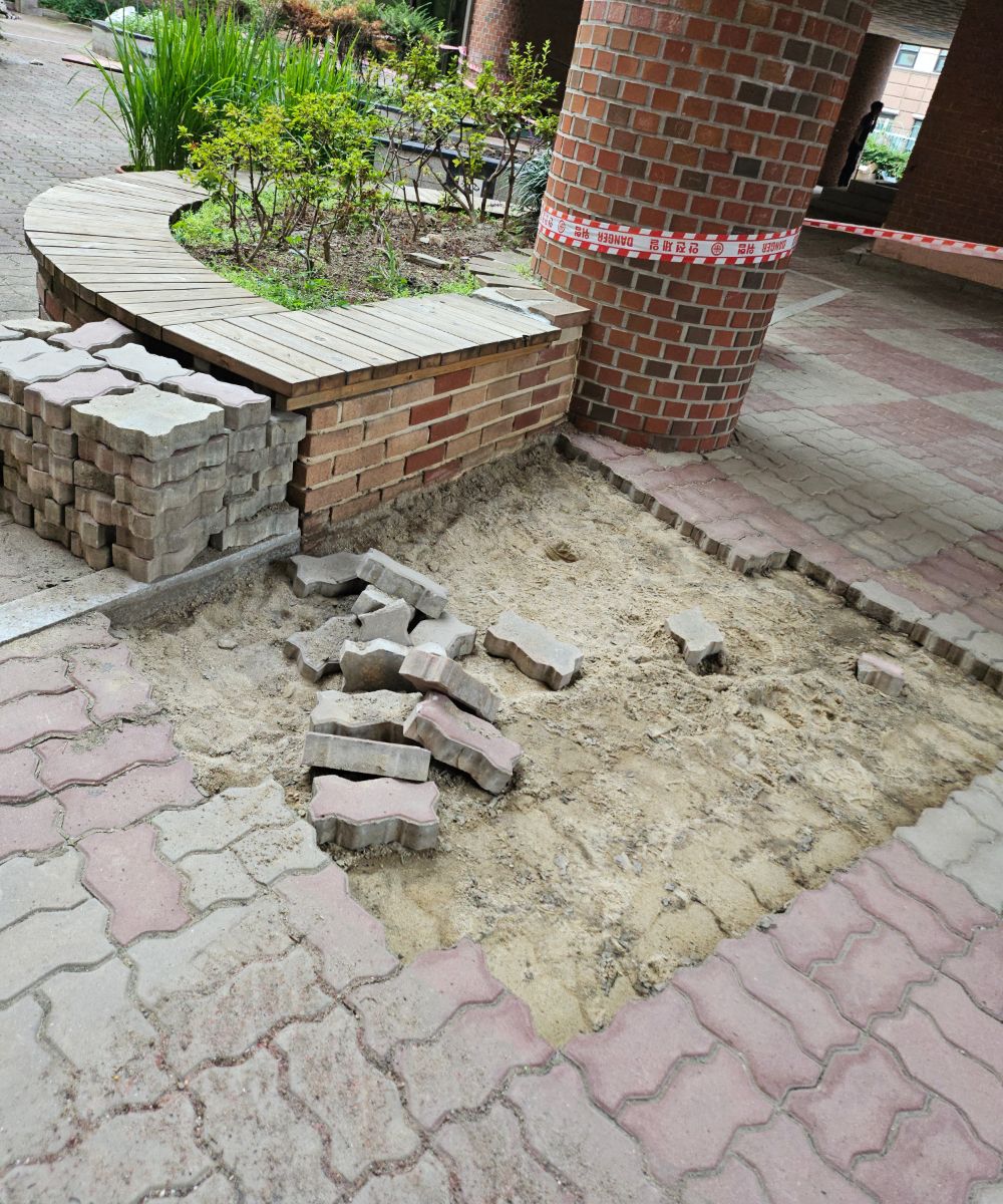 보도블럭보수 전 문제 구간 철거와 바닥 상태 확인